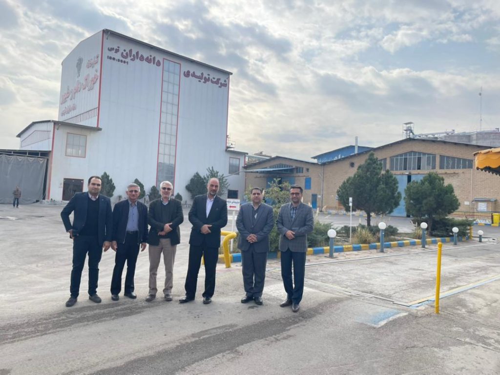 بازدید معاونت تغذیه وزارت جهاد کشاورزی به همراه معاونت و مدیر امور دام سازمان جهاد کشاورزی خراسان رضوی از کارخانه خوراک دام و طیور دانه‌داران توس