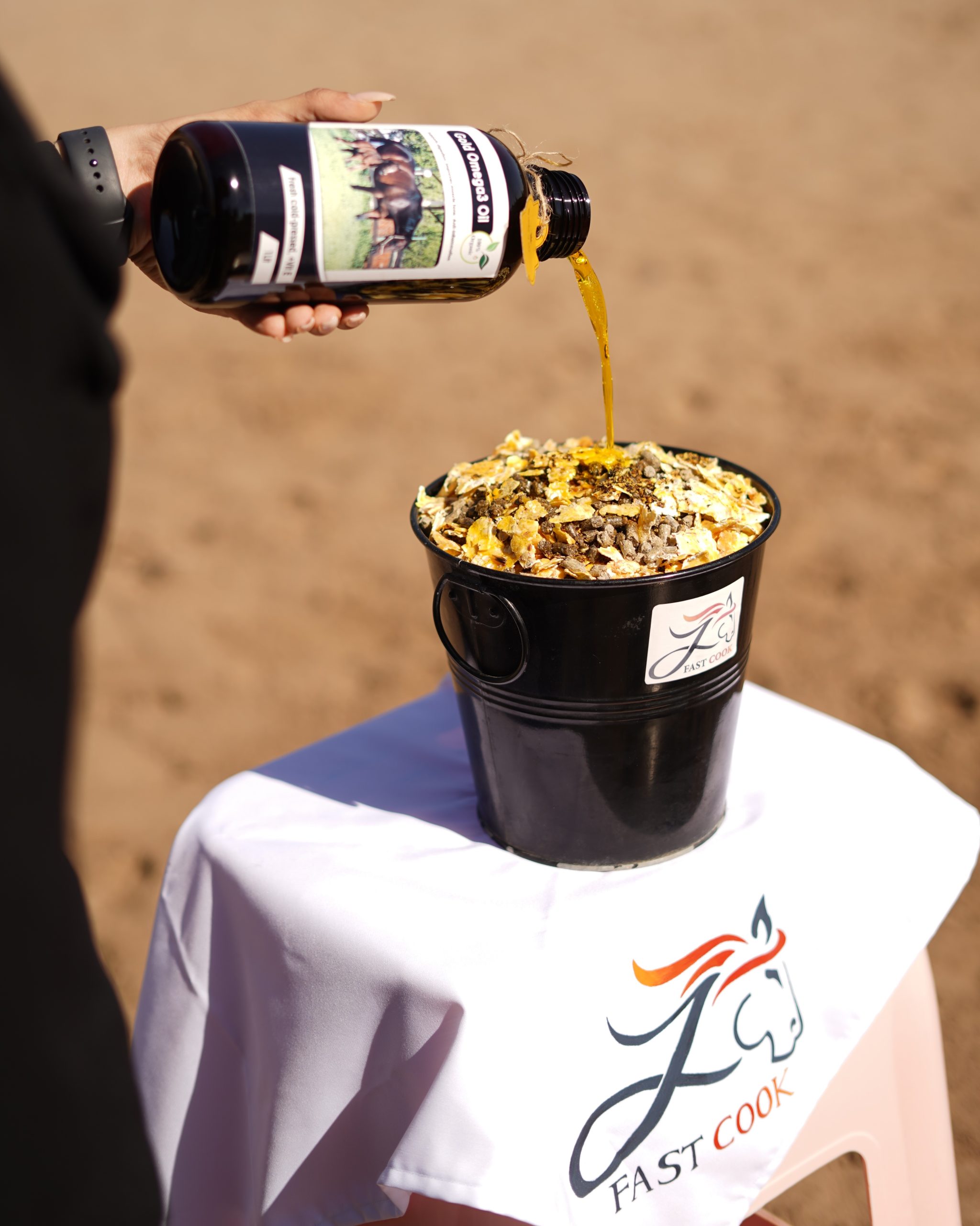 روغن تامین انرژی اسب فست کوک، گلد امگا 3: روغن آرامش بخش اسب، مخصوص اسب ورزشی، مناسب تقویت جنین اسب و افزایش دهنده استقامت اسب برای مسابقات ورزشی