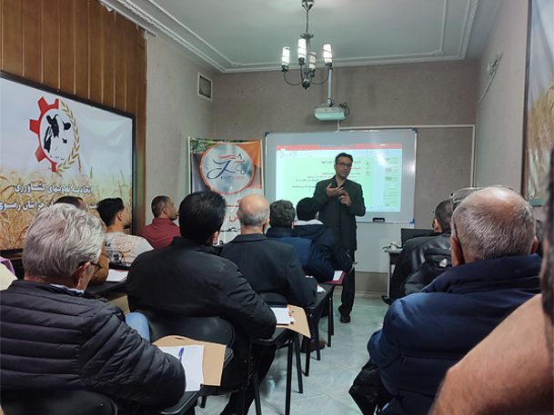 کارگاه آموزشی نکات کاربردی تغذیه اسب، تدریس دکتر سیدهادی ابراهیمی، رئیس هیات مدیره گروه فست‌کوک و عضو هیات علمی گروه علوم دامی دانشگاه فردوسی